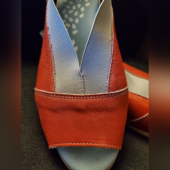 Red Cloud sling-back sandal size 39 almost new condition!! - Picture 2 of 6